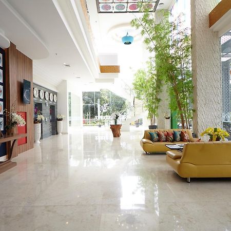 Hotel Ibis Styles Cikarang Extérieur photo