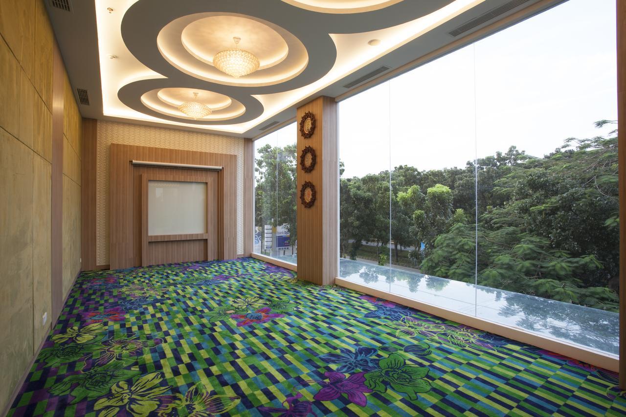 Hotel Ibis Styles Cikarang Extérieur photo