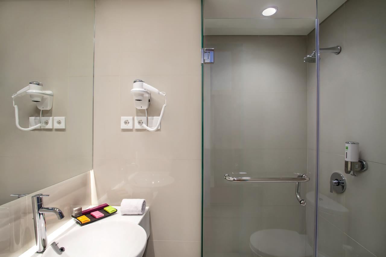 Hotel Ibis Styles Cikarang Extérieur photo
